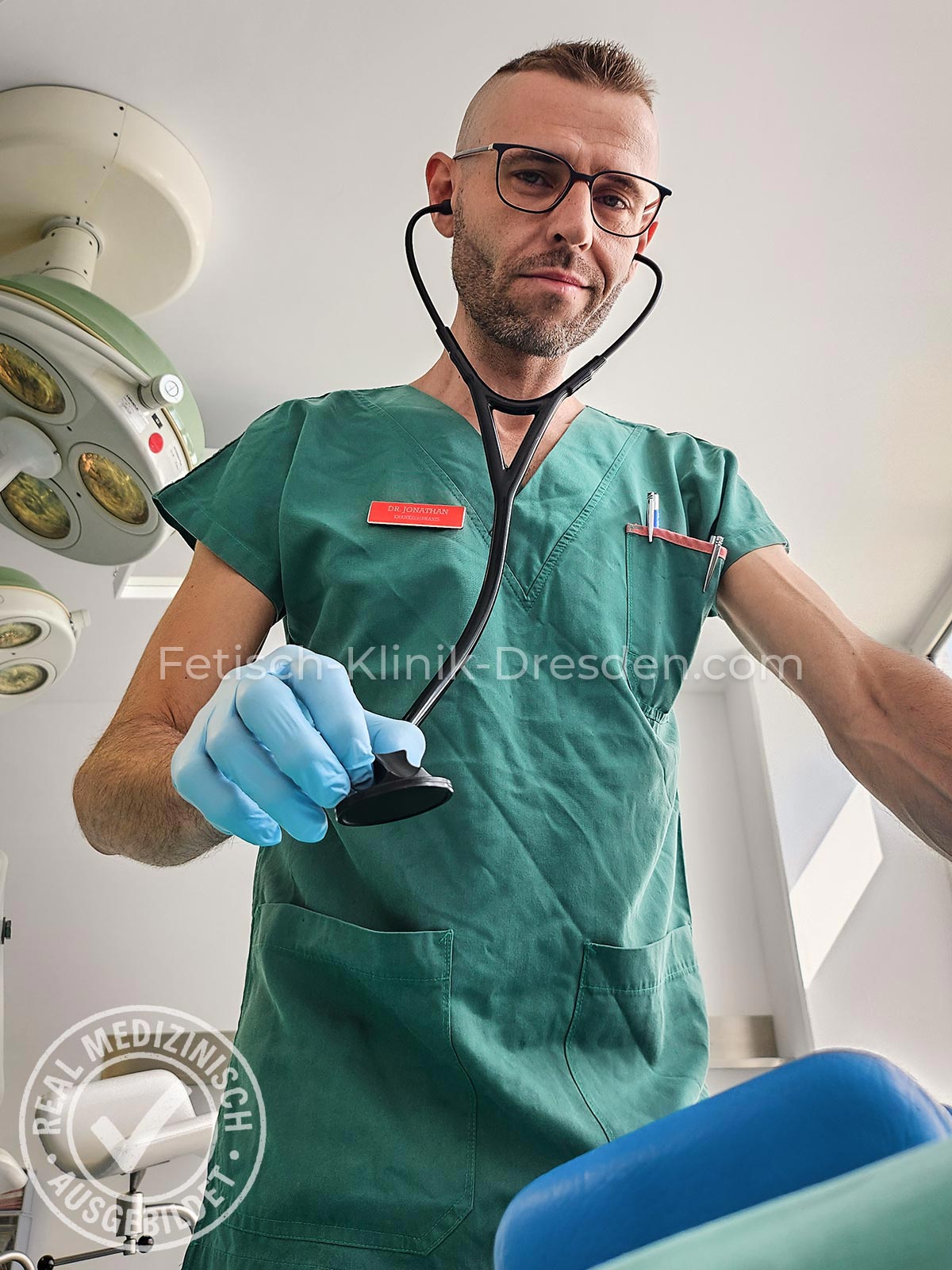 dr-jonathan-noir_152206-f